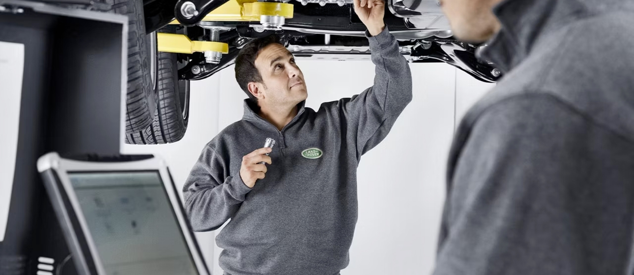 Prendre soin de votre flotte Range Rover, Defender et Discovery, toute l’année. 